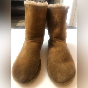 UGG Caramel Brown Suede Leather Size 6 Boots.